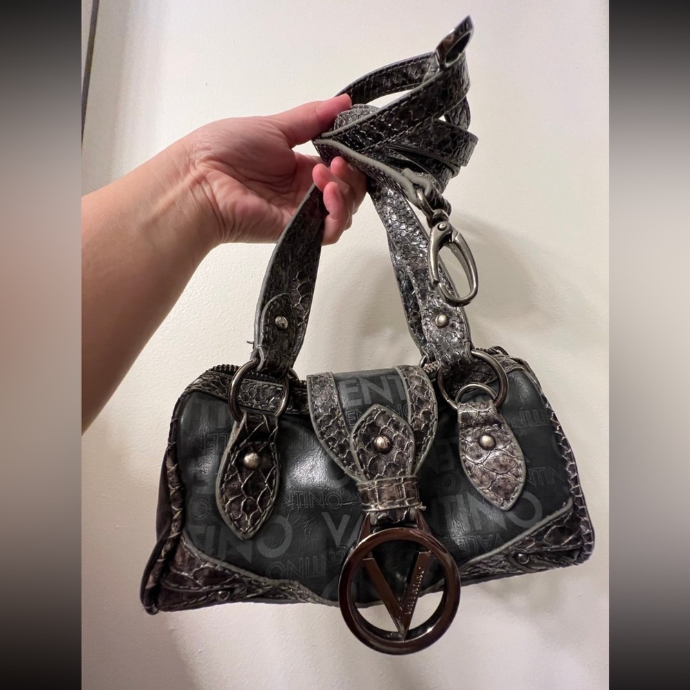 Valentino super cute mini crossbody bag . 🤗🌹💥